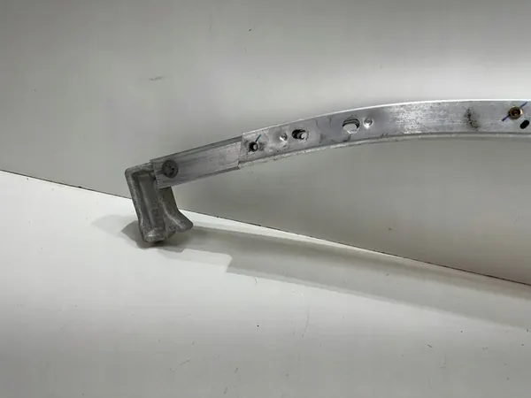 Etupuskuri vahvistus Tesla Y image 8