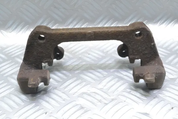 Etuoikea jarrupuristimen kiinnike OEM 9209723 image 2