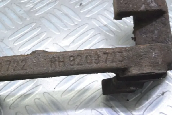 Etuoikea jarrupuristimen kiinnike OEM 9209723 image 4