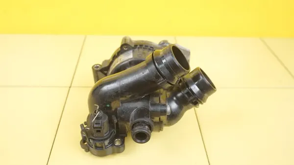 Vattenpump AUDI TT 1.8 TFSI 06H121026DS image 2