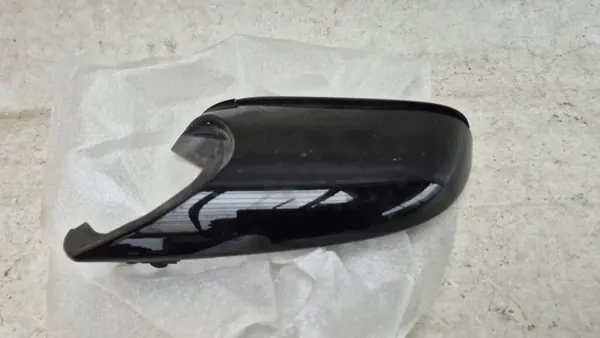 BMW C0192122U6680 Rechte Spiegelabdeckung F40 2019-2024 image 2