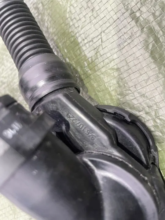 Porsche OEM 94610722977 vevhusventilationsventil höger image 3
