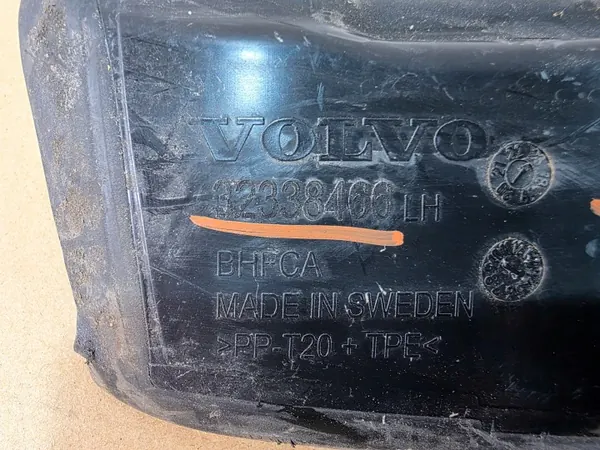 OEM 32338466 Vasen etulokasuoja Volvo XC60 II image 3