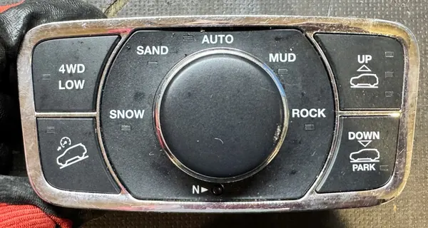 Module de contrôle de suspension JEEP GRAND CHEROKEE WK2 image 1