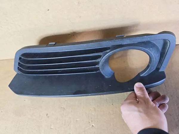 Framstötfångare BMW 1 F20 F21, höger grill 7371666 image 2