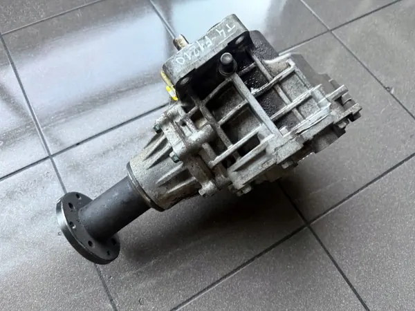 Kia Sorento II Framreduktor OEM 3B610 - Begagnad image 3