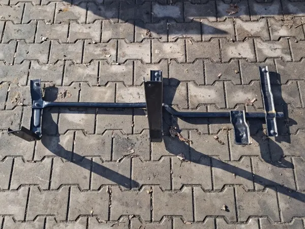 STELAŻ SPOILERA PRAWY OEM Oikea Spoilerikiinnike Volvo FH4 FH5 image 2