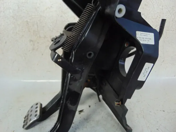 Koppeling Rempedaal OEM A2302902101Q09 Mercedes image 3