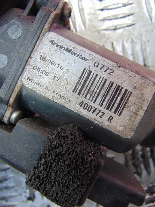 Renault Megane achter linker ruit OEM e2 43r-000929 image 4