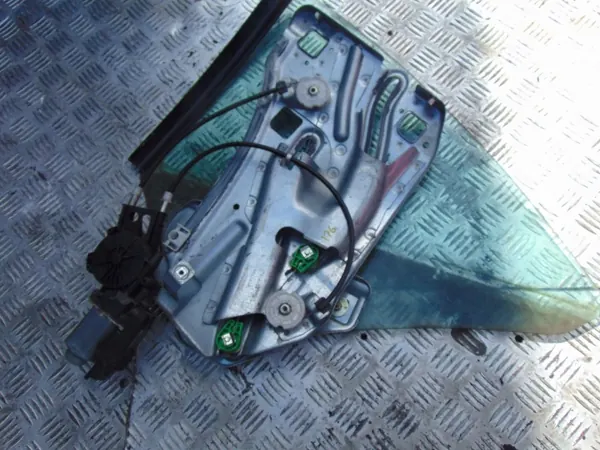 Renault Megane achter linker ruit OEM e2 43r-000929 image 5
