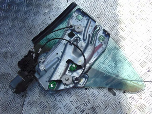 Renault Megane achter linker ruit OEM e2 43r-000929 image 7