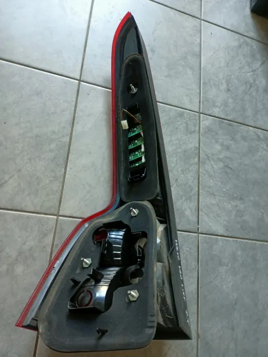 Volvo V50 LED Heckleuchte Rechts OEM 30744542 image 4