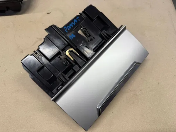 VW PASSAT B8 ASH TRAY 3G1863071A image 2