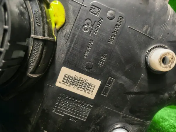 Opel Insignia B AdBlue tankpomp OEM 84407947 image 3