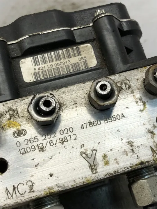 Controlador Bomba ABS OEM 0265252020 Usado image 5