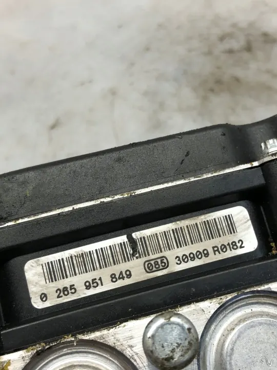 Controlador Bomba ABS OEM 0265252020 Usado image 6