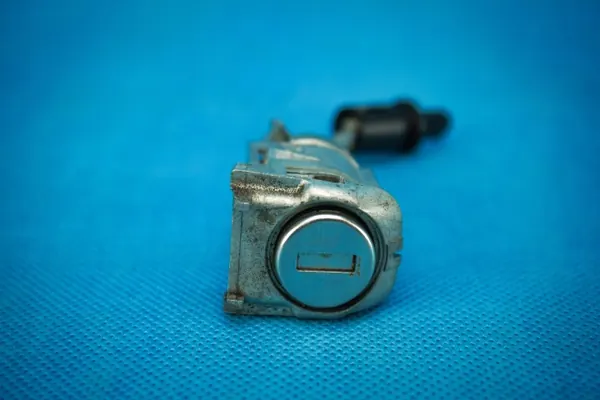 Audi A8 S8 4H Fahrerschloss-Einsatz OEM 4H1837167A image 2