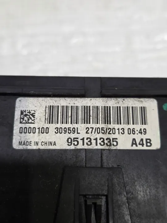 CAIXA DE FUSÍVEIS CHEVROLET TRAX 1.7 CDTI 95131335 image 10