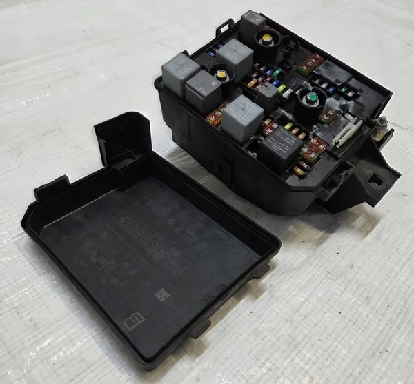 CAIXA DE FUSÍVEIS CHEVROLET TRAX 1.7 CDTI 95131335 image 3