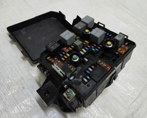 CAIXA DE FUSÍVEIS CHEVROLET TRAX 1.7 CDTI 95131335 image 4