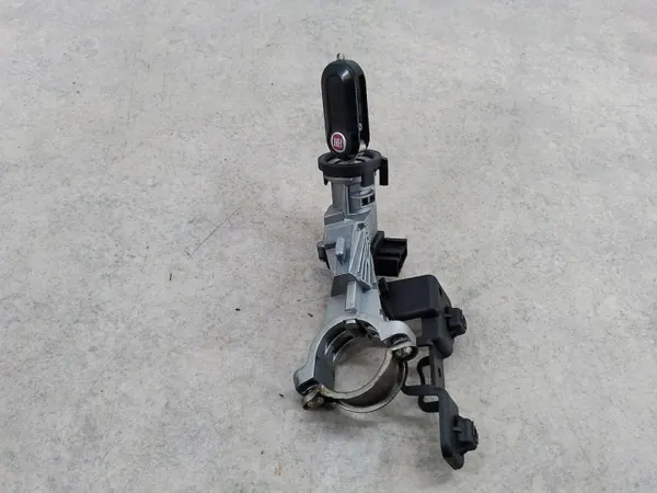 Stationair onderdeel FIAT PUNTO EVO OEM 50515281 61137400 image 2