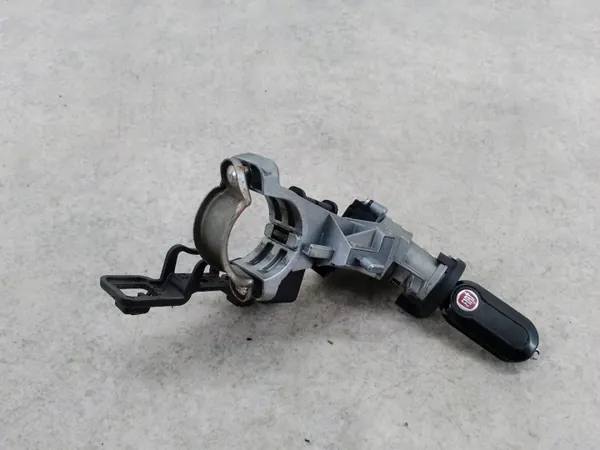 Stationair onderdeel FIAT PUNTO EVO OEM 50515281 61137400 image 7