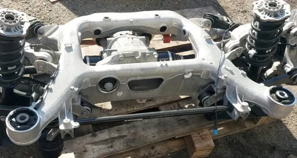 BMW 5 G60 G61 Bakvagnsbalk OEM Begagnad image 2