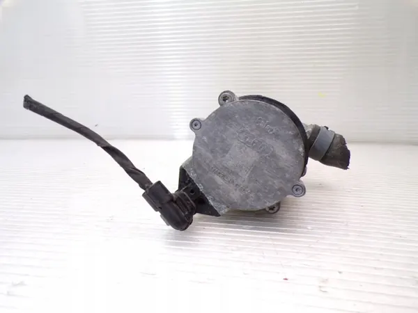 Bomba de agua auxiliar Audi A4 B9 TFSI OEM 8W0145879B image 3