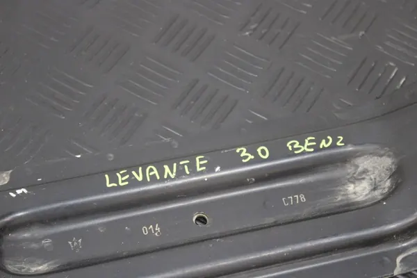 Support de montage Maserati Levante M161 image 2