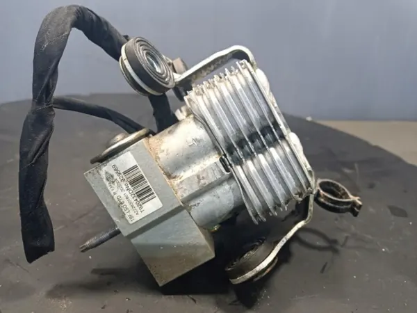 Mercedes E-Klasse W213 Verwarmingsradiator OEM A2138306801 image 6