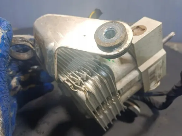 Mercedes E-Klasse W213 Verwarmingsradiator OEM A2138306801 image 8