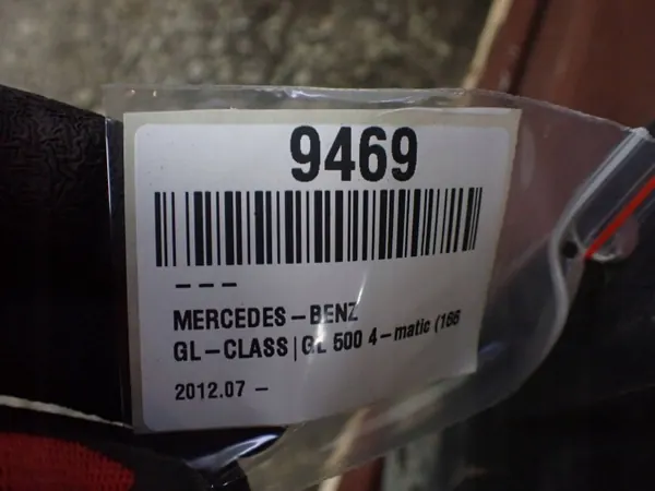 Mercedes GL W166 Pasos de Rueda Trasero Izq. OEM A1668847422 image 10