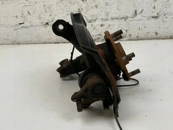 2015 Toyota Prius+ Mozzo Ruota Posteriore image 5