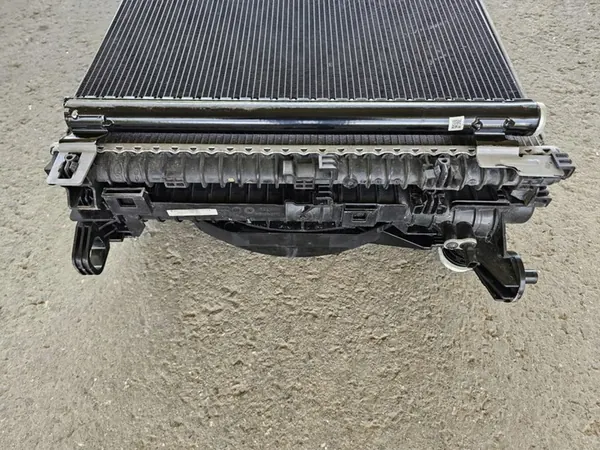 Radiadores de refrigeración con ventiladores Audi A8 D5 60 TFSI e quattro image 4