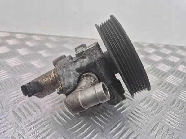 Mercedes-Benz Hydraulikpump C200 W204 OE A 006 466 68 01 image 3