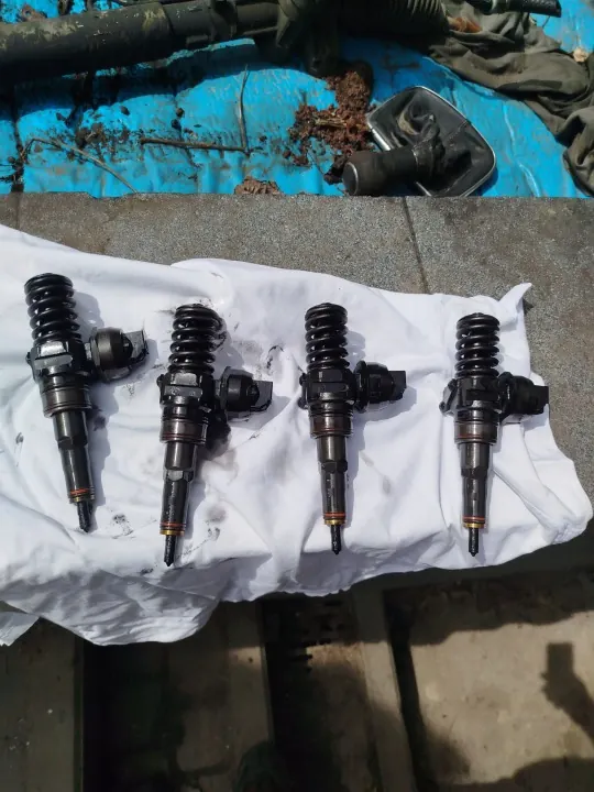 Inyector OEM 038130073AG para VW Golf V 1.9 TDI image 2