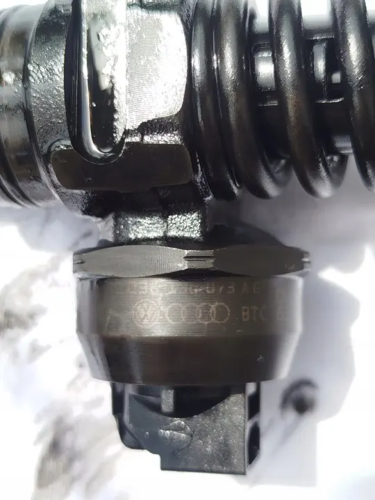 Inyector OEM 038130073AG para VW Golf V 1.9 TDI image 3