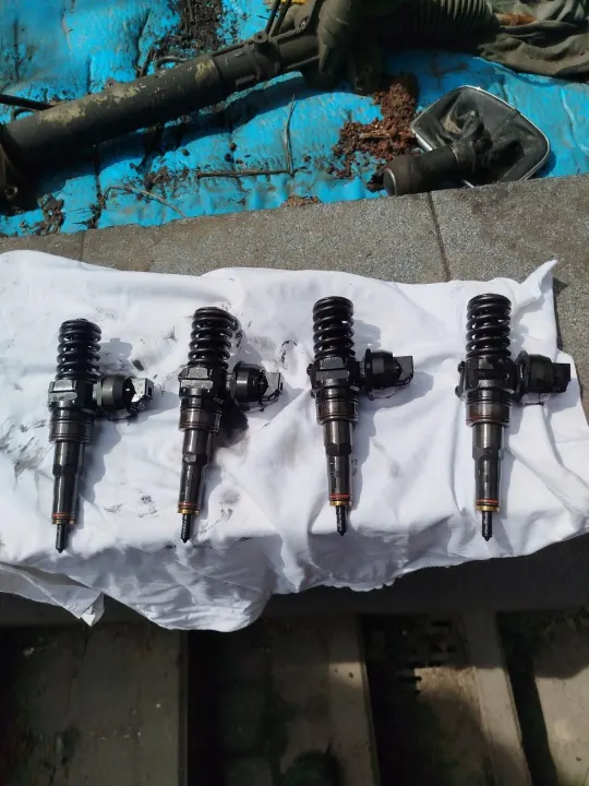 Inyector OEM 038130073AG para VW Golf V 1.9 TDI image 5