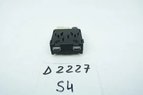 USB-C-porttipistoke OEM A2238201305 Mercedes S W223 image 2