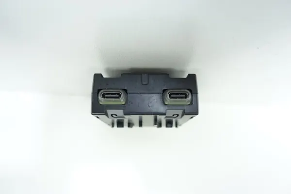 USB-C-porttipistoke OEM A2238201305 Mercedes S W223 image 5