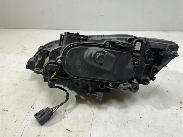 Oikea Xenon-ajovalot Volvo V60 I Lift image 10