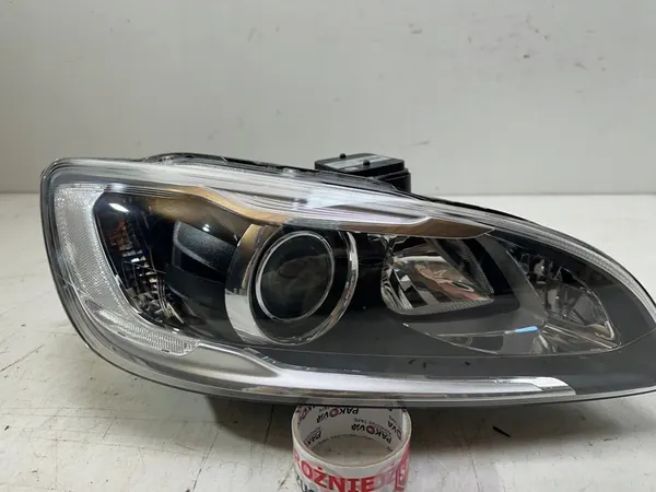 Oikea Xenon-ajovalot Volvo V60 I Lift image 4