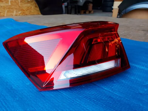 Lámpara Trasera Izquierda LED Volkswagen T-Roc 2021+ OEM 2GA945095D image 2