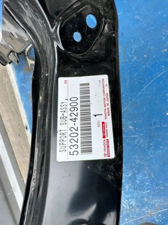 Panneau de montage radiateur Toyota RAV4 OEM 5320242900 image 4