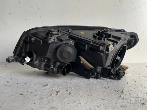 VW Caddy IV Bi Xenon oikea etuvalaisin image 3