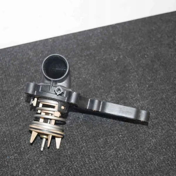 Termostato Audi A5 8T 2010 OEM 06E121111A image 2