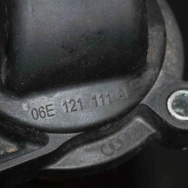 Termostato Audi A5 8T 2010 OEM 06E121111A image 4