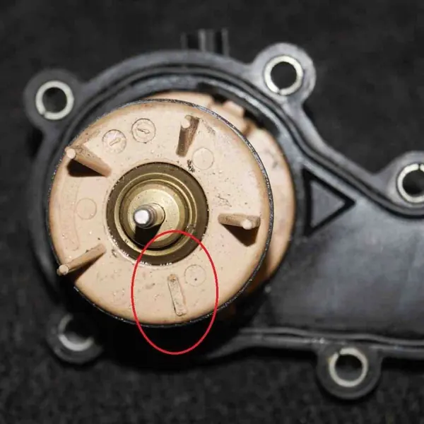 Termostato Audi A5 8T 2010 OEM 06E121111A image 5