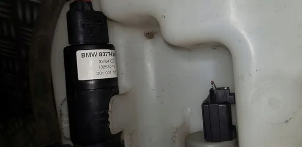Réservoir de liquide de lavage BMW E60 Sedan 7055349 image 3