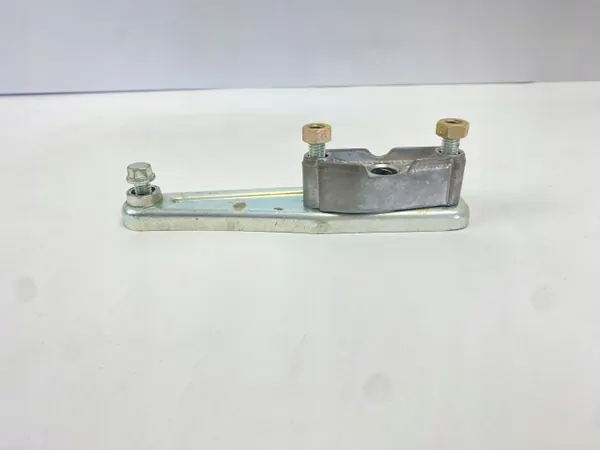 Fahrersitz Armlehnenhalterung OEM 1249730337 Mercedes W124 image 4